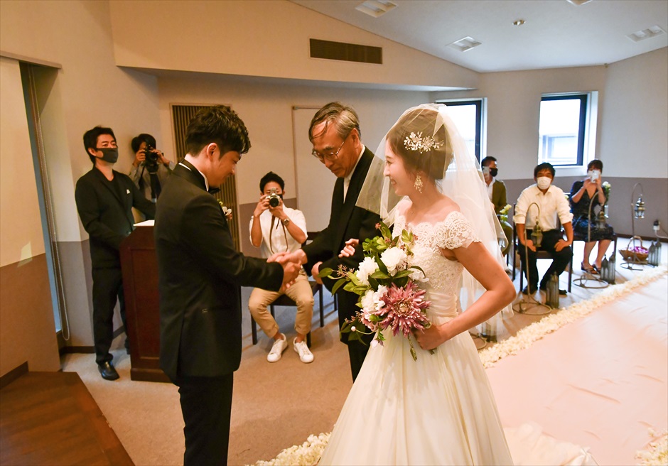 静岡結婚式　伊豆ウェディングドレス　アンダの森挙式会場